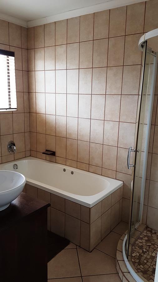 Tsessebe Guesthouse Блумфонтейн Экстерьер фото