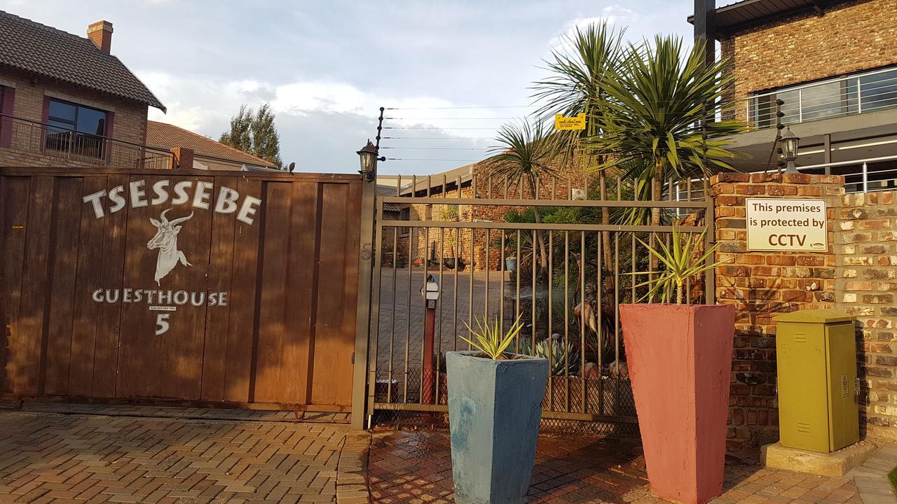 Tsessebe Guesthouse Блумфонтейн Экстерьер фото